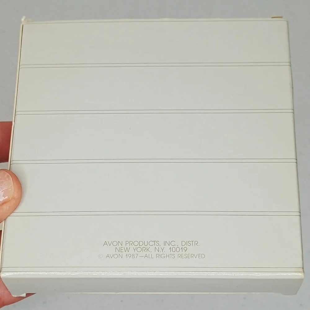 NOS 1987 Avon Ultra Perfumed Beauty Dust Puff Sealed